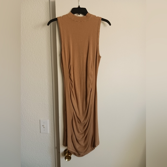 Express dress - Picture 2 of 6